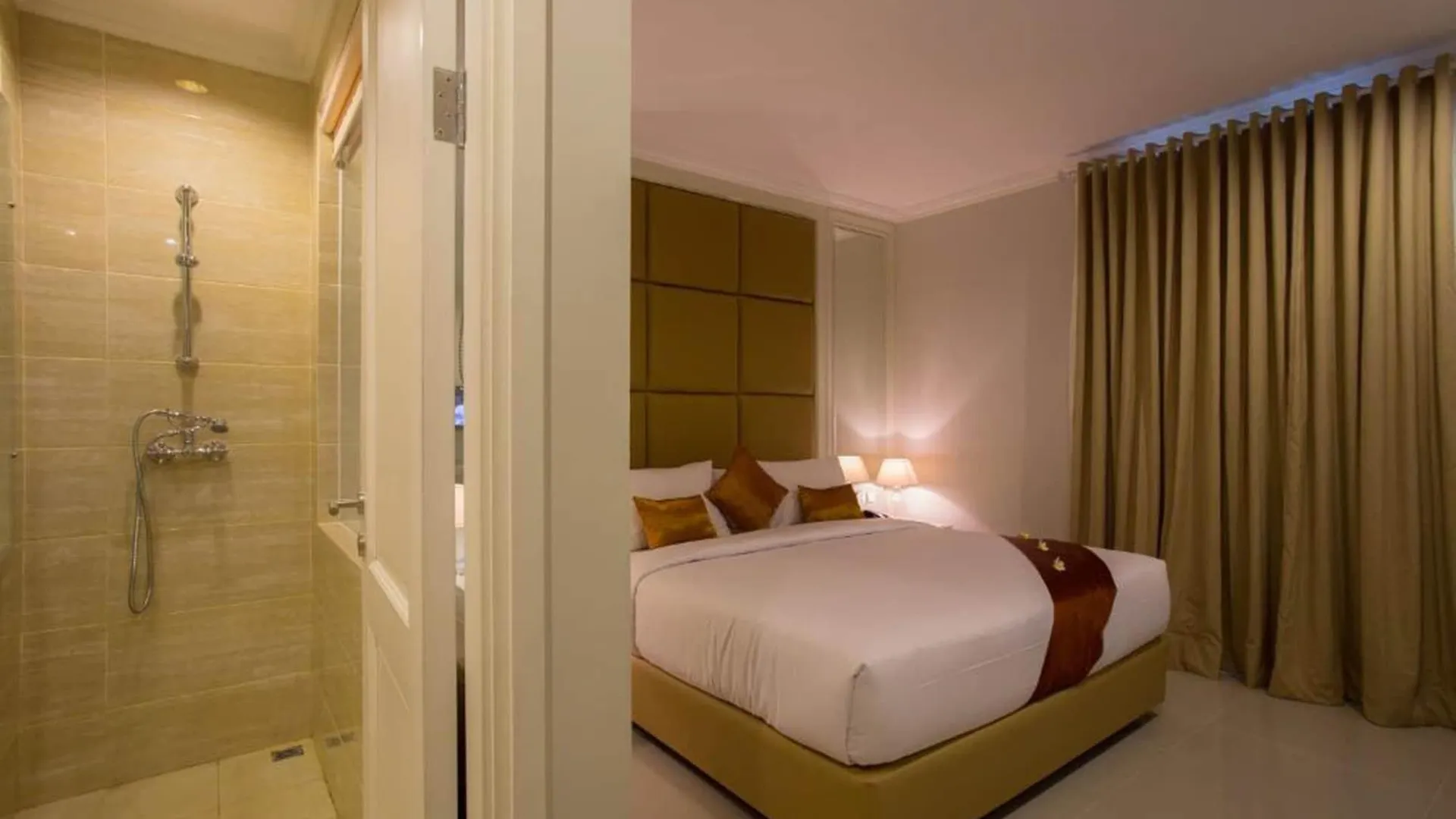 Amalfi Hotel Seminyak 3*,