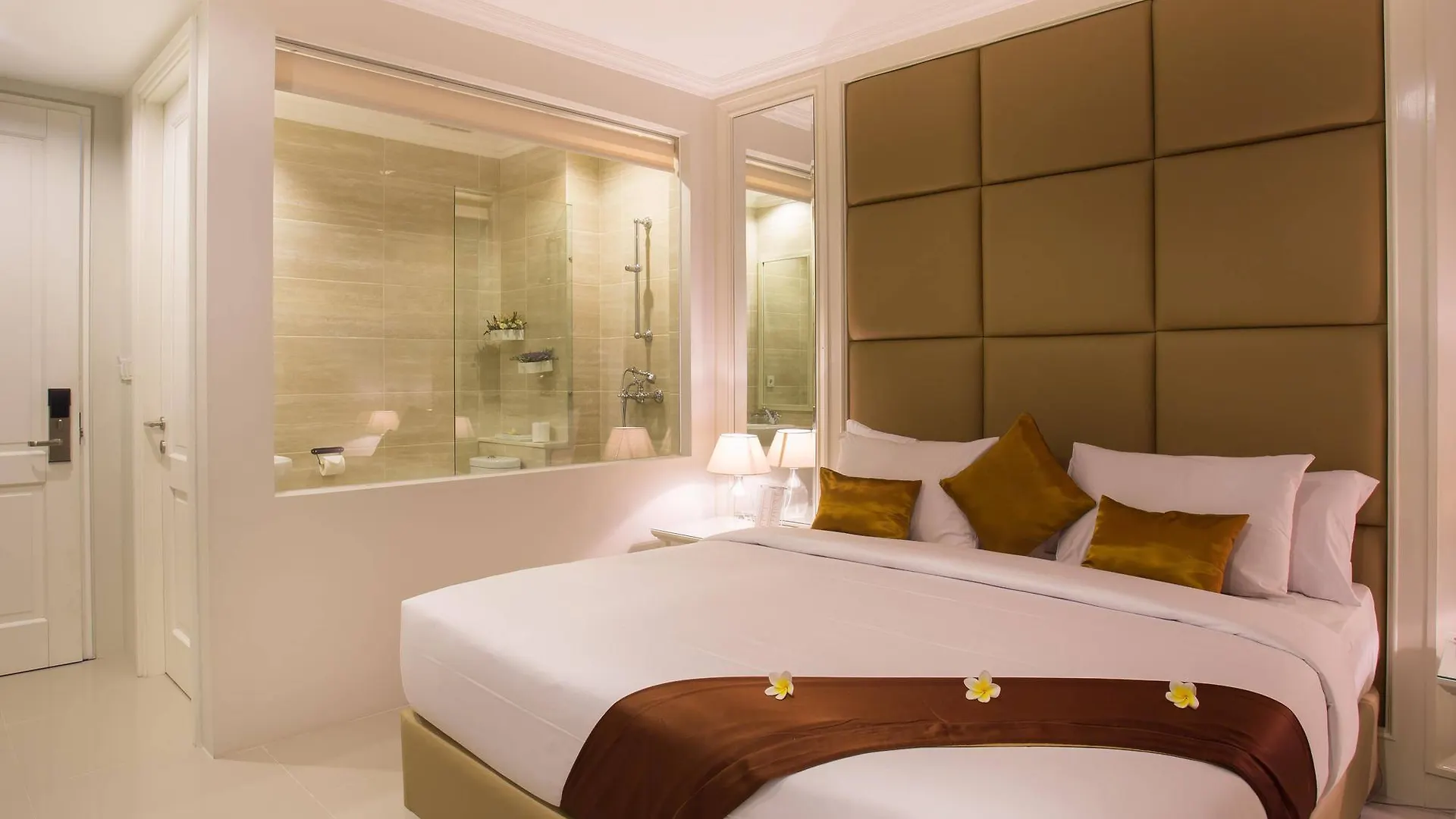 Amalfi Hotel Seminyak 3*,